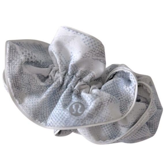 Lululemon Light Locks Scrunchie Jasmine White Multi - Picture 6 of 9